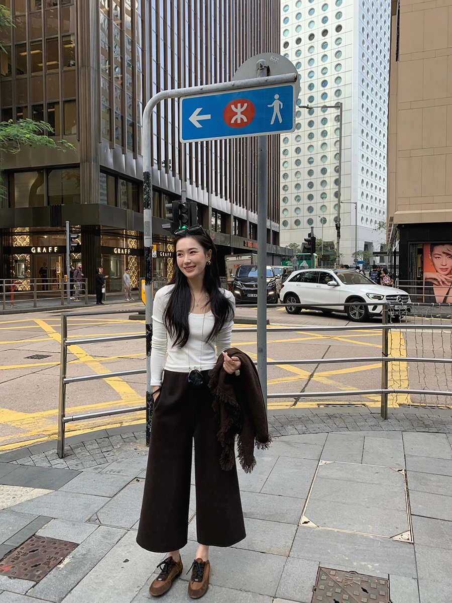 Isaro Uu Vintage Deep Coffee Soft Wool Straight Leg Pants Double Face Wool Slimming Effect Casual Trousers for Women
Isaro Uu Vintage Deep Coffee Soft Wool Straight Leg Pants Double Face Wool Slimming Effect Casual Trousers for Women