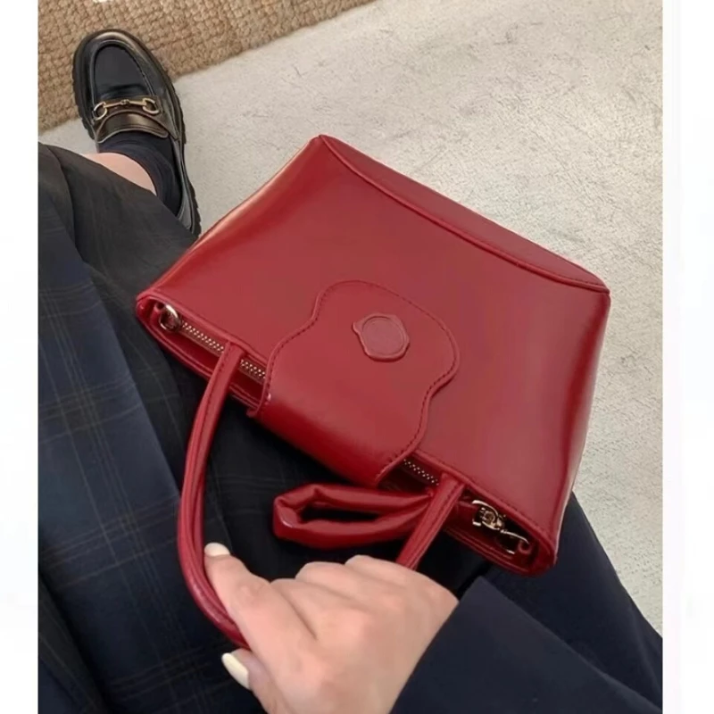 High End Vintage Autumn Winter All-match Crossbody Pack Simple All-match Luxury Fashion Handbag Simple Leisure Square Bolsas
High End Vintage Autumn Winter All-match Crossbody Pack Simple All-match Luxury Fashion Handbag Simple Leisure Square Bolsas