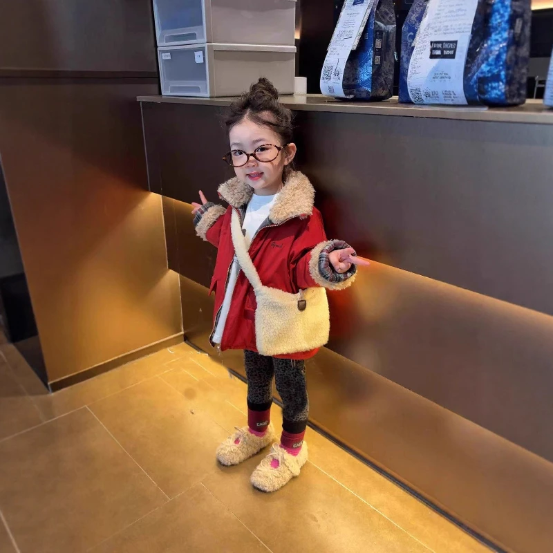 2025 Autumn/Winter Hot Girl Retro plaid Thick Cotton Double Sided Wear Versatile Collar Jacket
2025 Autumn/Winter Hot Girl Retro plaid Thick Cotton Double Sided Wear Versatile Collar Jacket