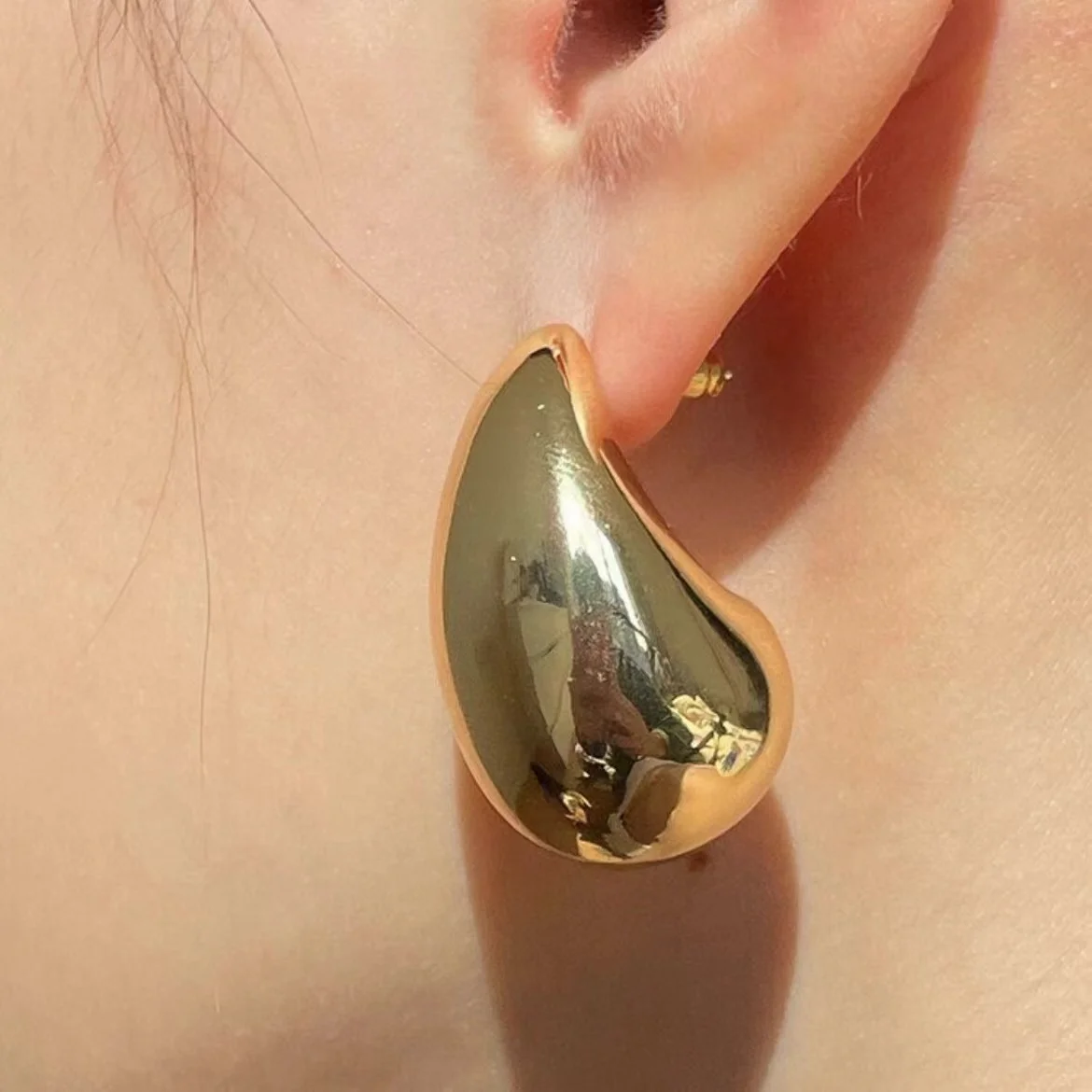 Dainty Water Drop Earrings for Women Chunky Hoop Dome Earring Gold Plated Thick Chunky Hoop Earring Birthday Jewelry Gifts
Dainty Water Drop Earrings for Women Chunky Hoop Dome Earring Gold Plated Thick Chunky Hoop Earring Birthday Jewelry Gifts