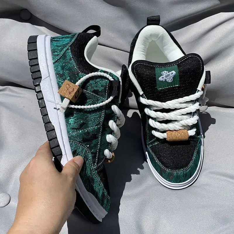Luxury new bright green low cut bread men's and women's shoes sports and casual canvas shoes plus size couple's thick shoes
Luxury new bright green low cut bread men's and women's shoes sports and casual canvas shoes plus size couple's thick shoes