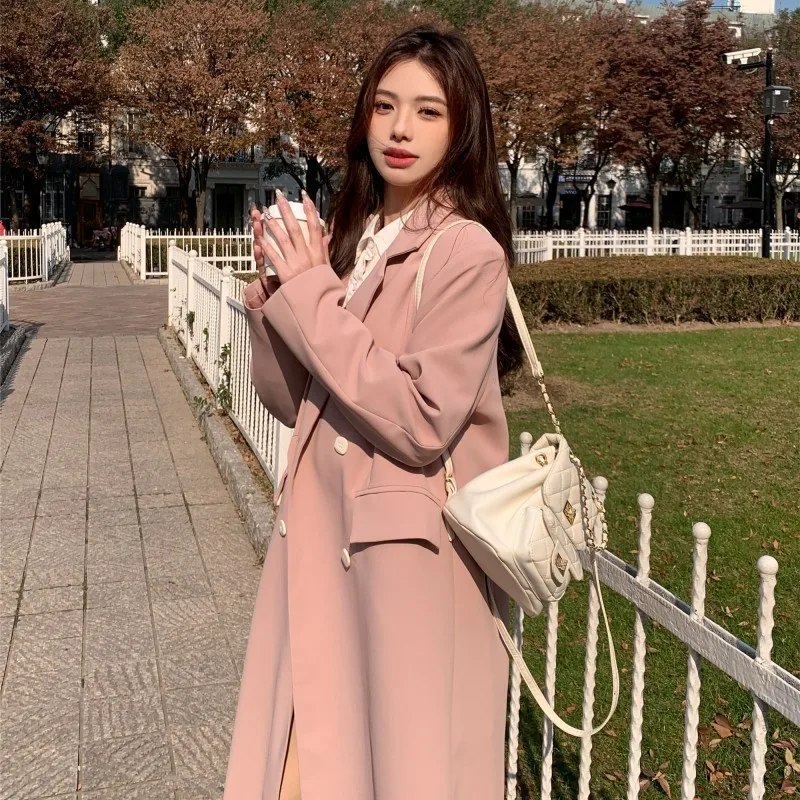 A new youthful versatile comfortable and skin-friendly casual fashion long trench coat
A new youthful versatile comfortable and skin-friendly casual fashion long trench coat