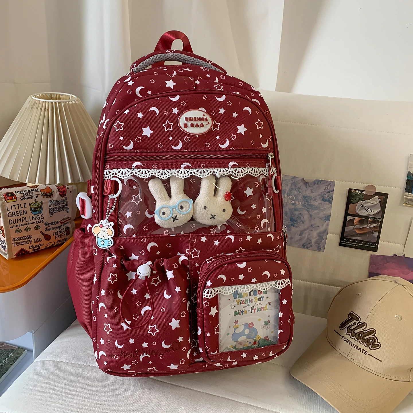 Женский рюкзак с принтом «Звезды и Луна», прозрачным карманом, кружевным плюшевым шармом, несколькими отделениями, регулируемым ремнем, милый повседневный школьный ранец 2026
Женский рюкзак с принтом «Звезды и Луна», прозрачным карманом, кружевным плюшевым шармом, несколькими отделениями, регулируемым ремнем, милый повседневный школьный ранец 2026