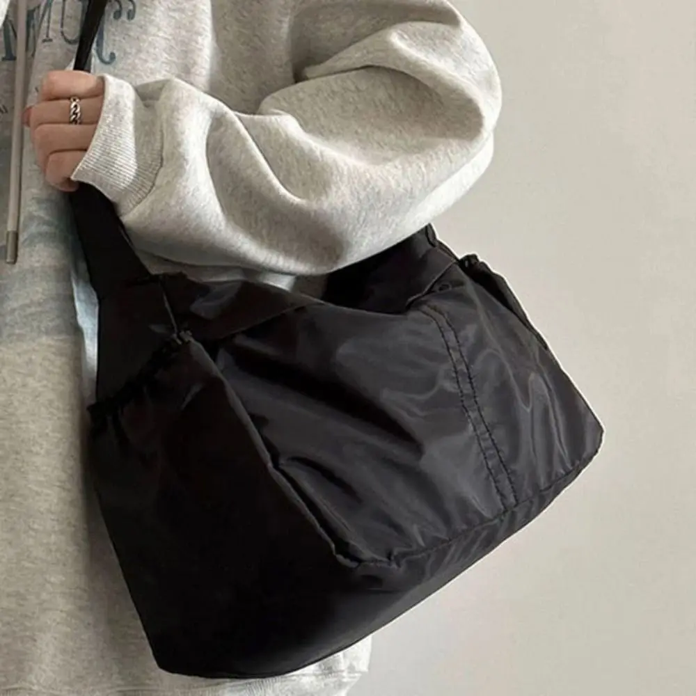 Large-capacity Casual Shoulder Bag Solid Color Adjustable Nylon Tote Bag Portable Waterproof Sports Messenger Bag Shopping 
Large-capacity Casual Shoulder Bag Solid Color Adjustable Nylon Tote Bag Portable Waterproof Sports Messenger Bag Shopping