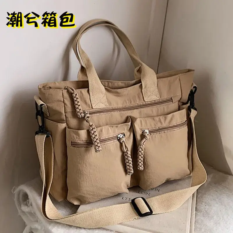 Повседневная сумка-тоут из нейлоновой ткани, новинка 2025 года, стильная модная сумка через плечо большой вместимости на одно плечо, женская дорожная посылка
Повседневная сумка-тоут из нейлоновой ткани, новинка 2025 года, стильная модная сумка через плечо большой вместимости на одно плечо, женская дорожная посылка