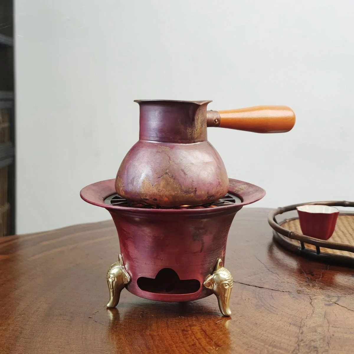 Многофункциональная ретро-печь на трех ножках из бронзы для заваривания чая, приготовления угля, костра и кипячения воды
Многофункциональная ретро-печь на трех ножках из бронзы для заваривания чая, приготовления угля, костра и кипячения воды