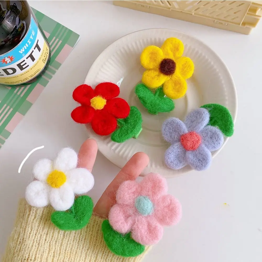 Cute Simple Flower Alloy Girls Candy Color Wool Felt BB Clip Korean Style Barrettes Plush Women Hairpin
Cute Simple Flower Alloy Girls Candy Color Wool Felt BB Clip Korean Style Barrettes Plush Women Hairpin