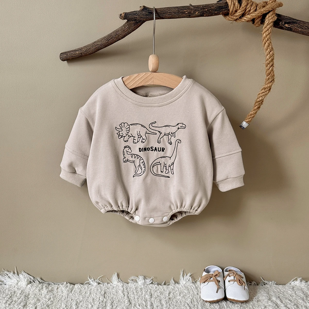 Spring Fall Baby Bodysuit Cotton Long Sleeve Dinosaur Embroidery Oversized Sweatshirt Romper Casual Outfit for Newborn
Spring Fall Baby Bodysuit Cotton Long Sleeve Dinosaur Embroidery Oversized Sweatshirt Romper Casual Outfit for Newborn