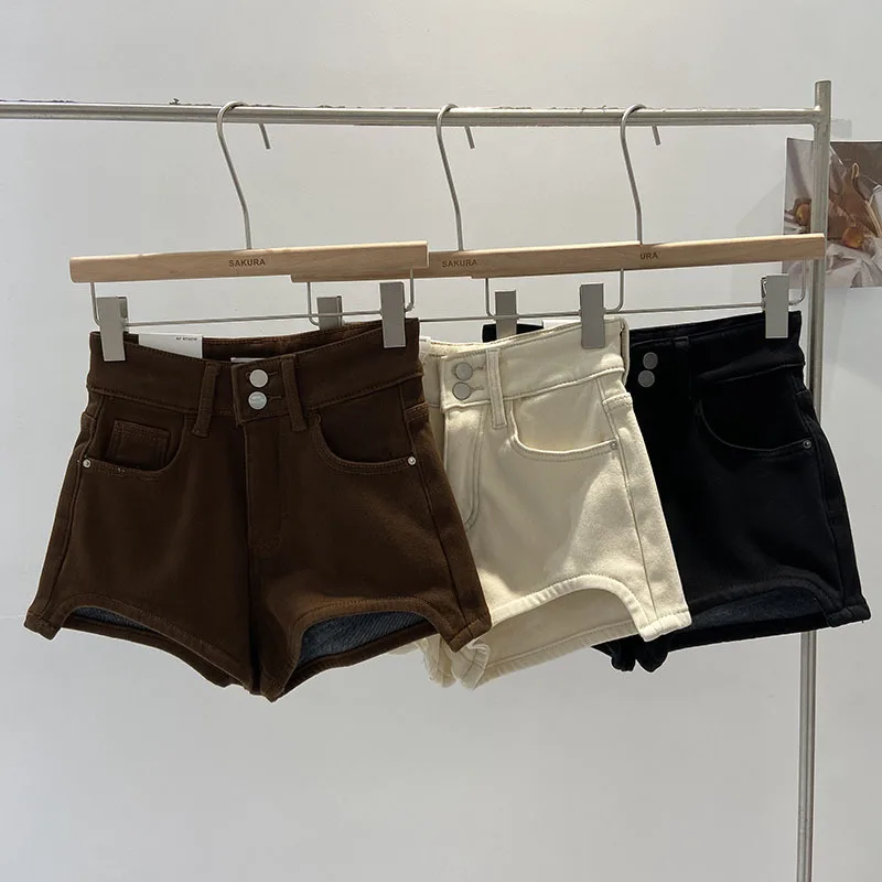 2023 Winter Plush Thicken Denim Shorts Women Vintage Hot Pants Wide Leg Solid High Waisted Casual All-match A-line Streetwear
2023 Winter Plush Thicken Denim Shorts Women Vintage Hot Pants Wide Leg Solid High Waisted Casual All-match A-line Streetwear