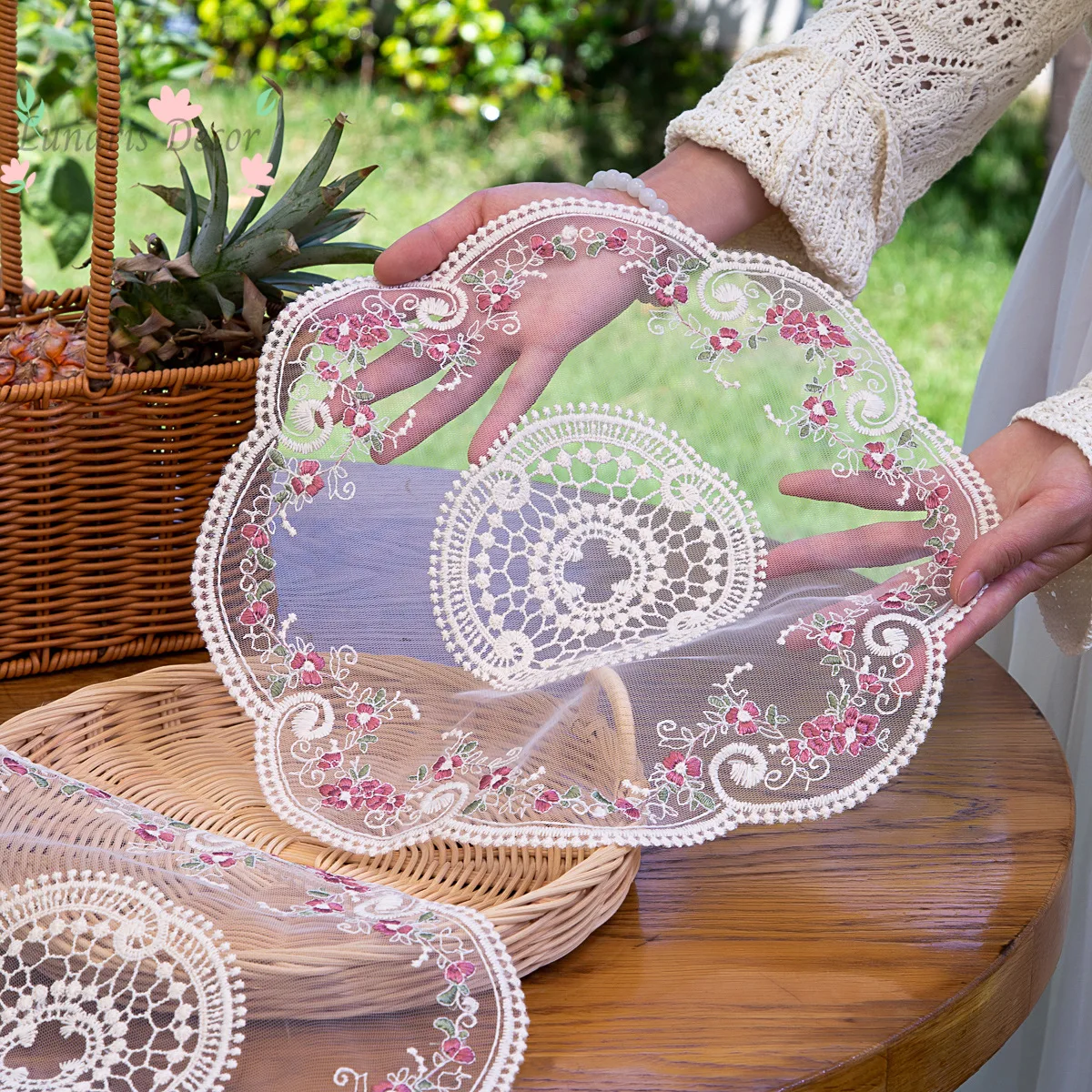 6pcsFrench romantic retro lace embroidered placemat creative coaster pastoral ins wind fabric small tablecloth table decoration
6pcsFrench romantic retro lace embroidered placemat creative coaster pastoral ins wind fabric small tablecloth table decoration