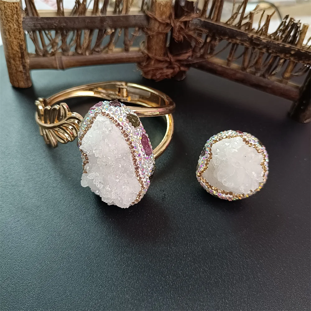 Natural White Crystal Original Stone Teeth Women's Bracelet Ring Fashion Simple Elegant Noble Popular Ladies Exquisite Jewelry
Natural White Crystal Original Stone Teeth Women's Bracelet Ring Fashion Simple Elegant Noble Popular Ladies Exquisite Jewelry