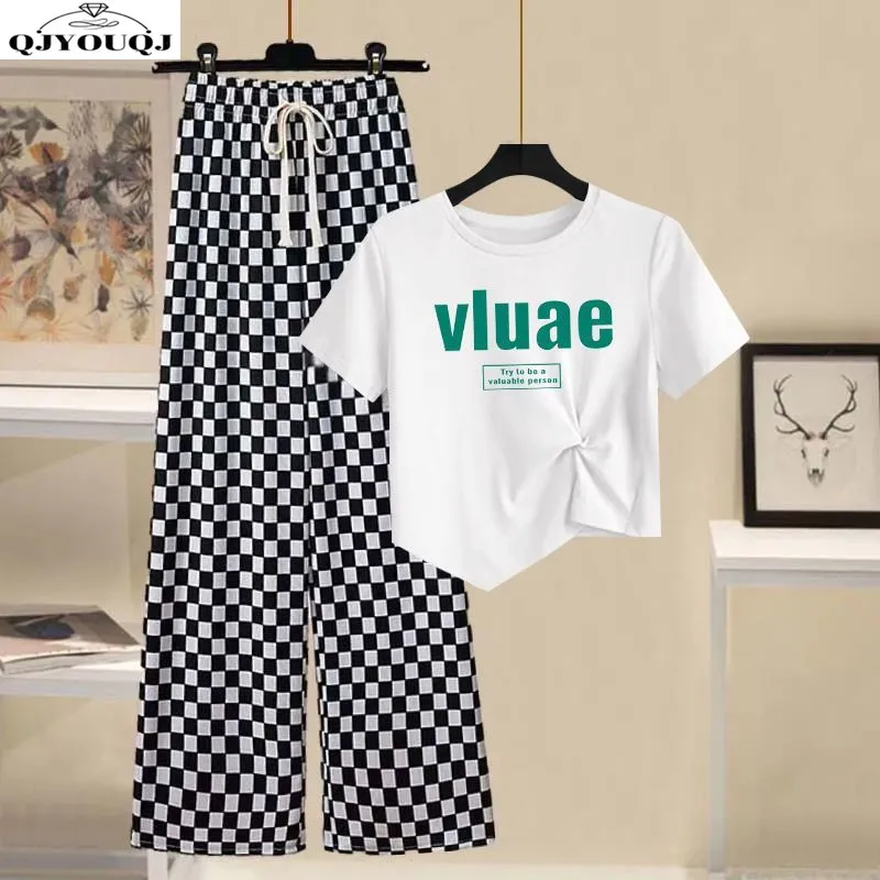 Spring and summer checkerboard ice silk wide leg pants+irregular printed short sleeved top two-piece set trendy
Spring and summer checkerboard ice silk wide leg pants+irregular printed short sleeved top two-piece set trendy
