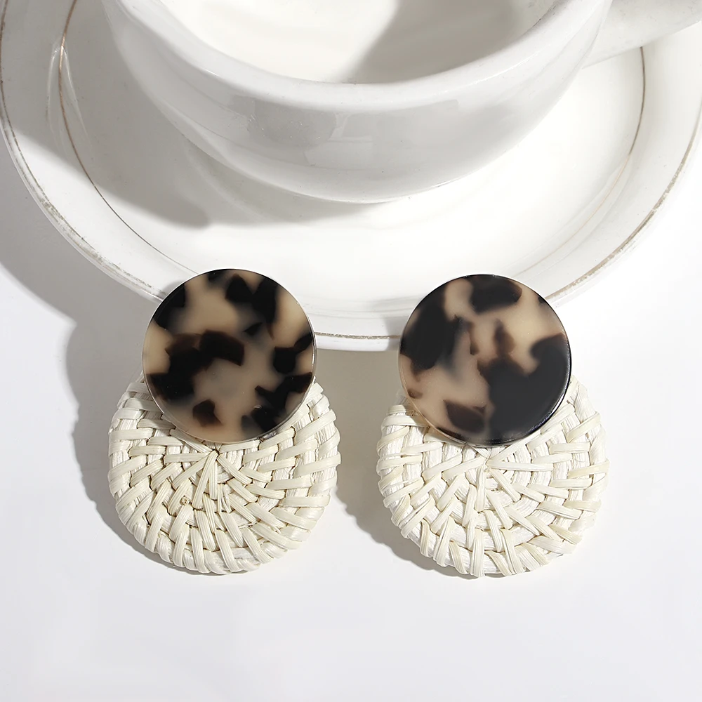 Amordome Retro Hand Woven Vines Round Stud Earrings for Women Classic Geometric Acrylic Resin Wooden Earrings Lady Daily Jewelry
Amordome Retro Hand Woven Vines Round Stud Earrings for Women Classic Geometric Acrylic Resin Wooden Earrings Lady Daily Jewelry