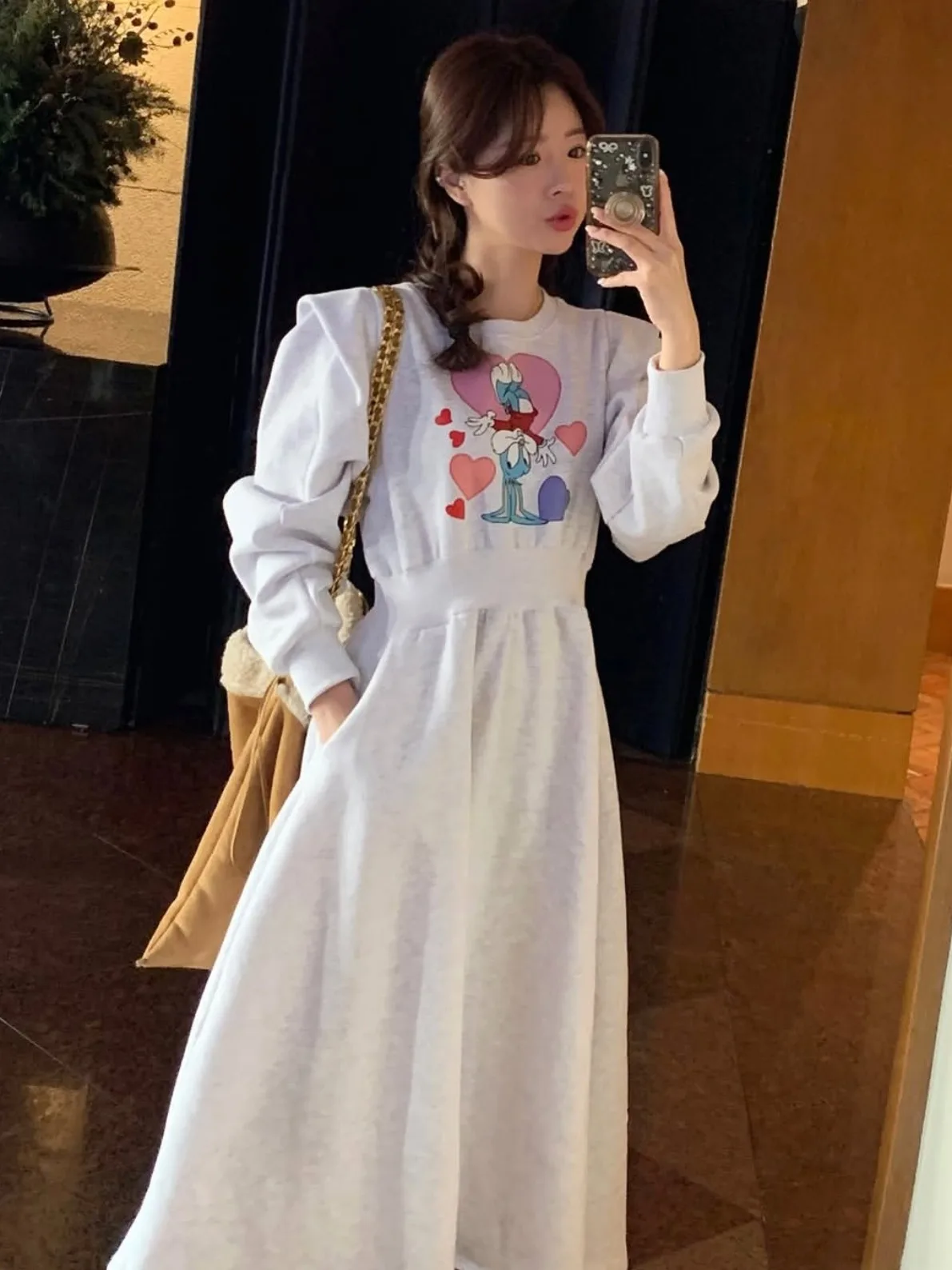Cute Cartoon Print Fleece Lined Long Dress Women's Sweatshirt Dress Slimming Waist Design Winter New Style Casual Outfit
Cute Cartoon Print Fleece Lined Long Dress Women's Sweatshirt Dress Slimming Waist Design Winter New Style Casual Outfit