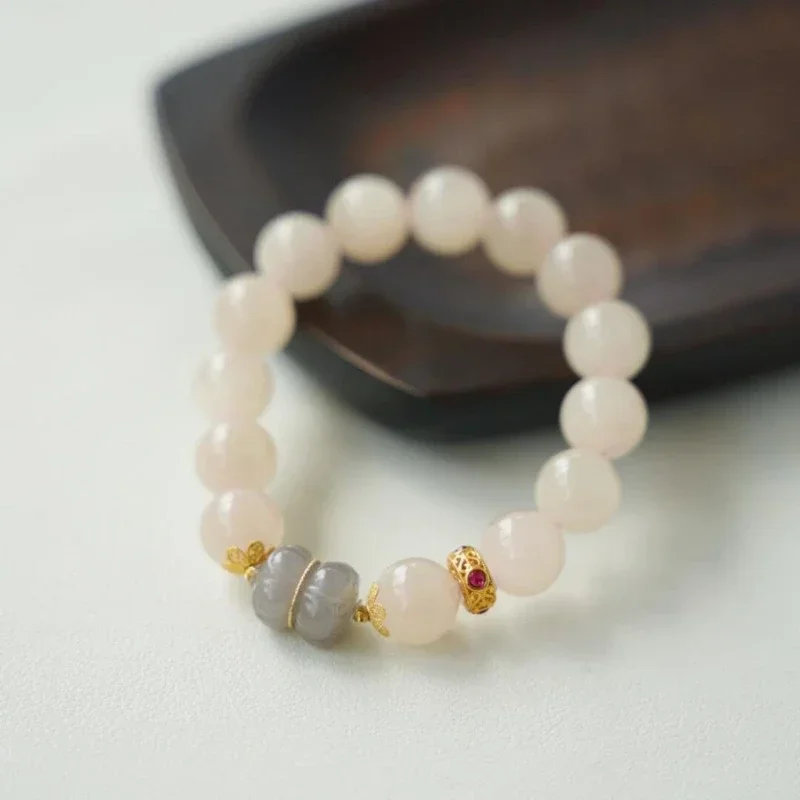 Natural Hetian jade bracelet women's high-end retro versatile color full lotus root powder temperament white bracelet
Natural Hetian jade bracelet women's high-end retro versatile color full lotus root powder temperament white bracelet