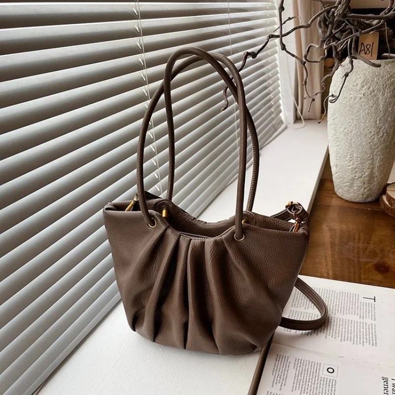 Famous Designer Leather Women's Crossbody Bag Luxury Brand Fashionable Classic Elegant Vintage Daily Bag
Famous Designer Leather Women's Crossbody Bag Luxury Brand Fashionable Classic Elegant Vintage Daily Bag