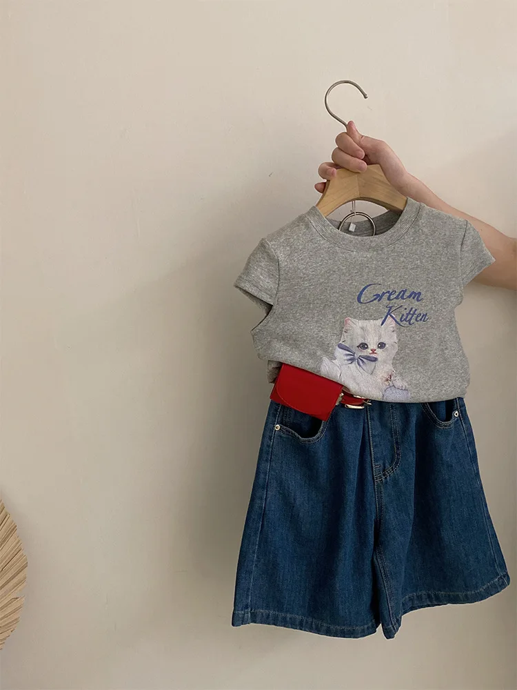 Girls' summer suits2025New Style Big Kids Short SleeveTTrendy Summer Denim Shorts Two-Piece Set for Girls 
Girls' summer suits2025New Style Big Kids Short SleeveTTrendy Summer Denim Shorts Two-Piece Set for Girls