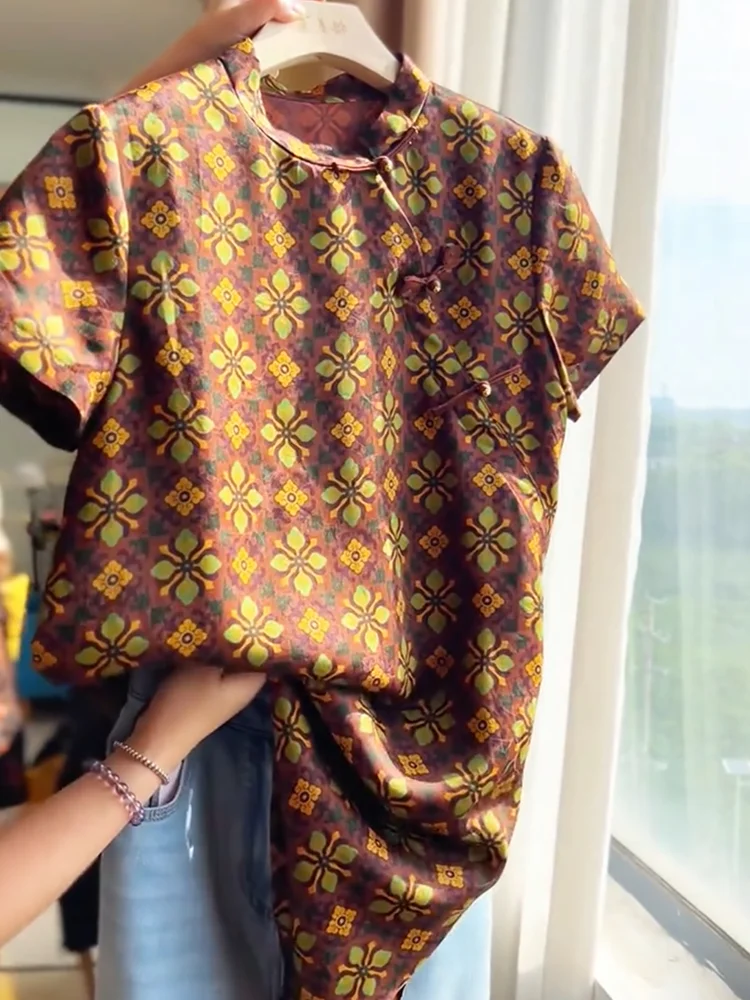 Новая женская футболка в стиле ретро с вышивкой, на пуговицах, больших размеров, летняя, новинка, повседневная, свободного кроя, для стройного силуэта
Новая женская футболка в стиле ретро с вышивкой, на пуговицах, больших размеров, летняя, новинка, повседневная, свободного кроя, для стройного силуэта