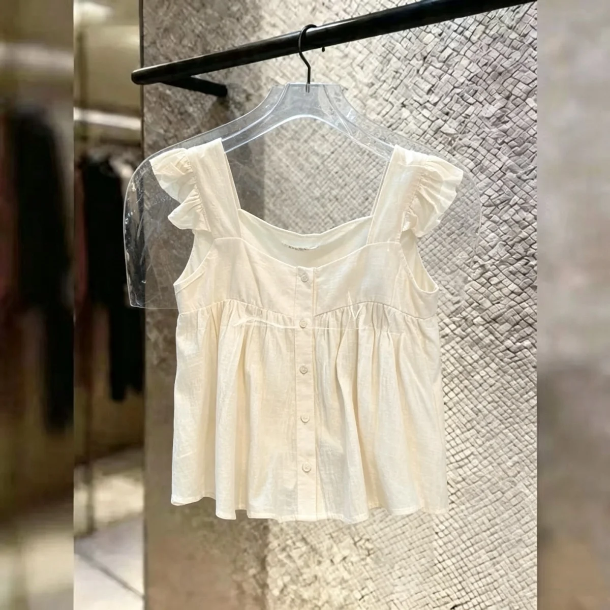 Sweet Style Square Collar Fly Sleeve Shirt Women's Summer New Korean Loose Sleeveless Doll Shirt Anti-Aging Top
Sweet Style Square Collar Fly Sleeve Shirt Women's Summer New Korean Loose Sleeveless Doll Shirt Anti-Aging Top