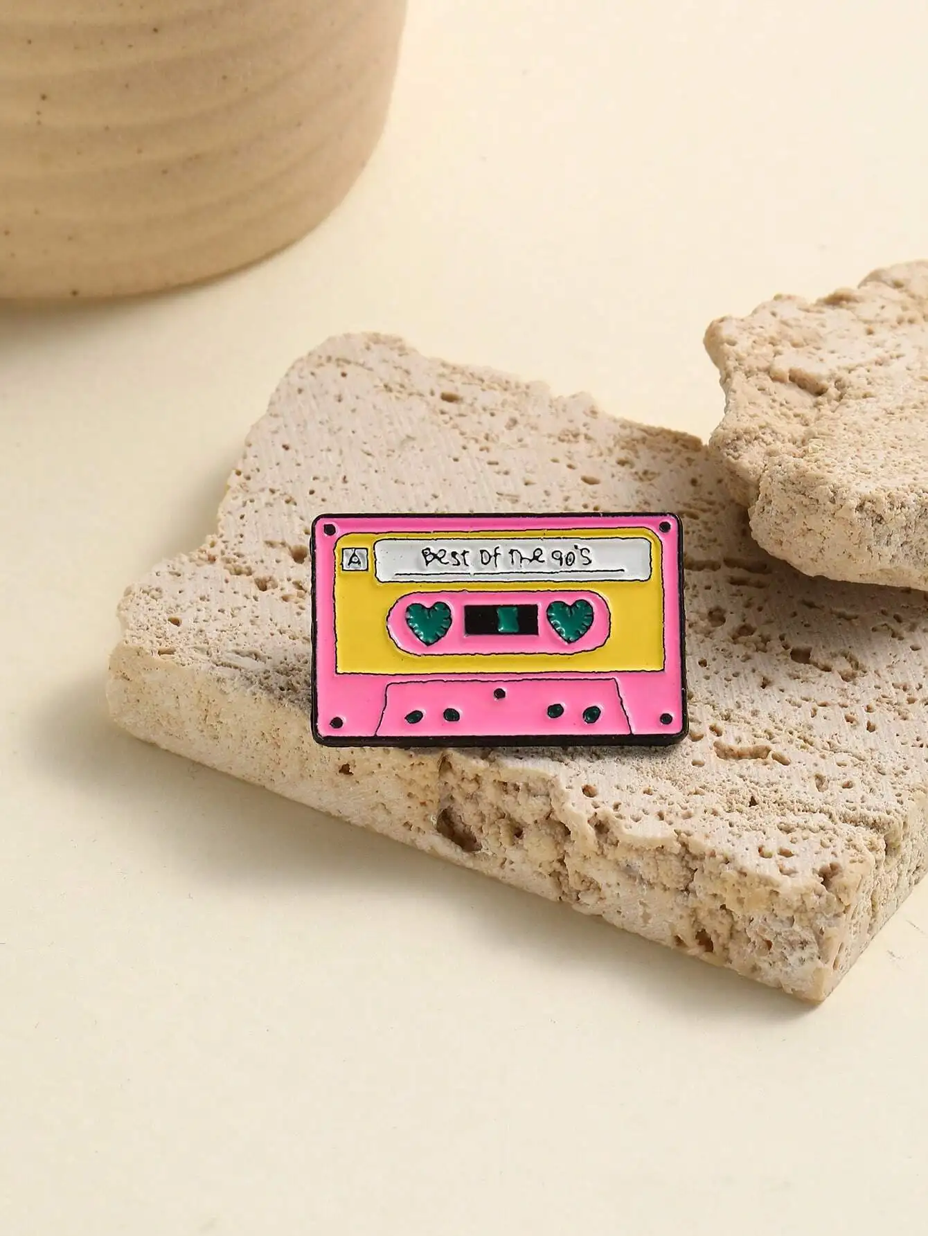 1pc Creative Vintage Cassette Tape Shaped Metal Brooch For Daily Clothes, Hat, Bag Decoration, Unisex
1pc Creative Vintage Cassette Tape Shaped Metal Brooch For Daily Clothes, Hat, Bag Decoration, Unisex