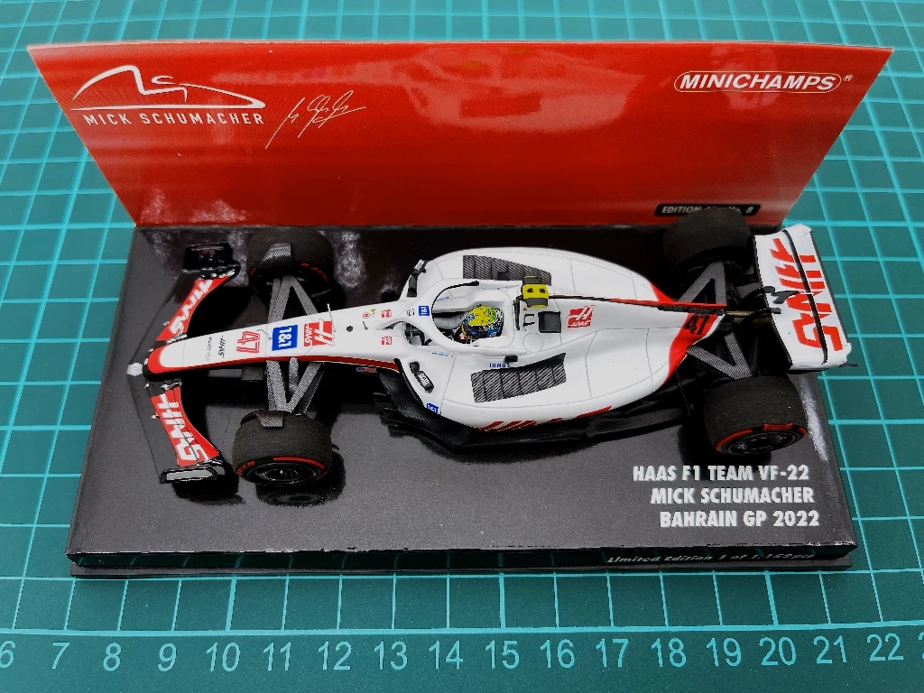 Миниатюрная модель автомобиля в масштабе 1:43 F1 VF22 2022 Мик шумашер Бахрейн Ограниченная серия резиновая металлическая статическая модель автомобиля игрушка подарок
Миниатюрная модель автомобиля в масштабе 1:43 F1 VF22 2022 Мик шумашер Бахрейн Ограниченная серия резиновая металлическая статическая модель автомобиля игрушка подарок