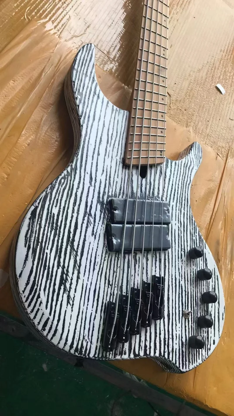 2024 New 5-string electric bass,Toasted maple neck and fingerboard,Black hardware,Active electronics,Free delivery
2024 New 5-string electric bass,Toasted maple neck and fingerboard,Black hardware,Active electronics,Free delivery