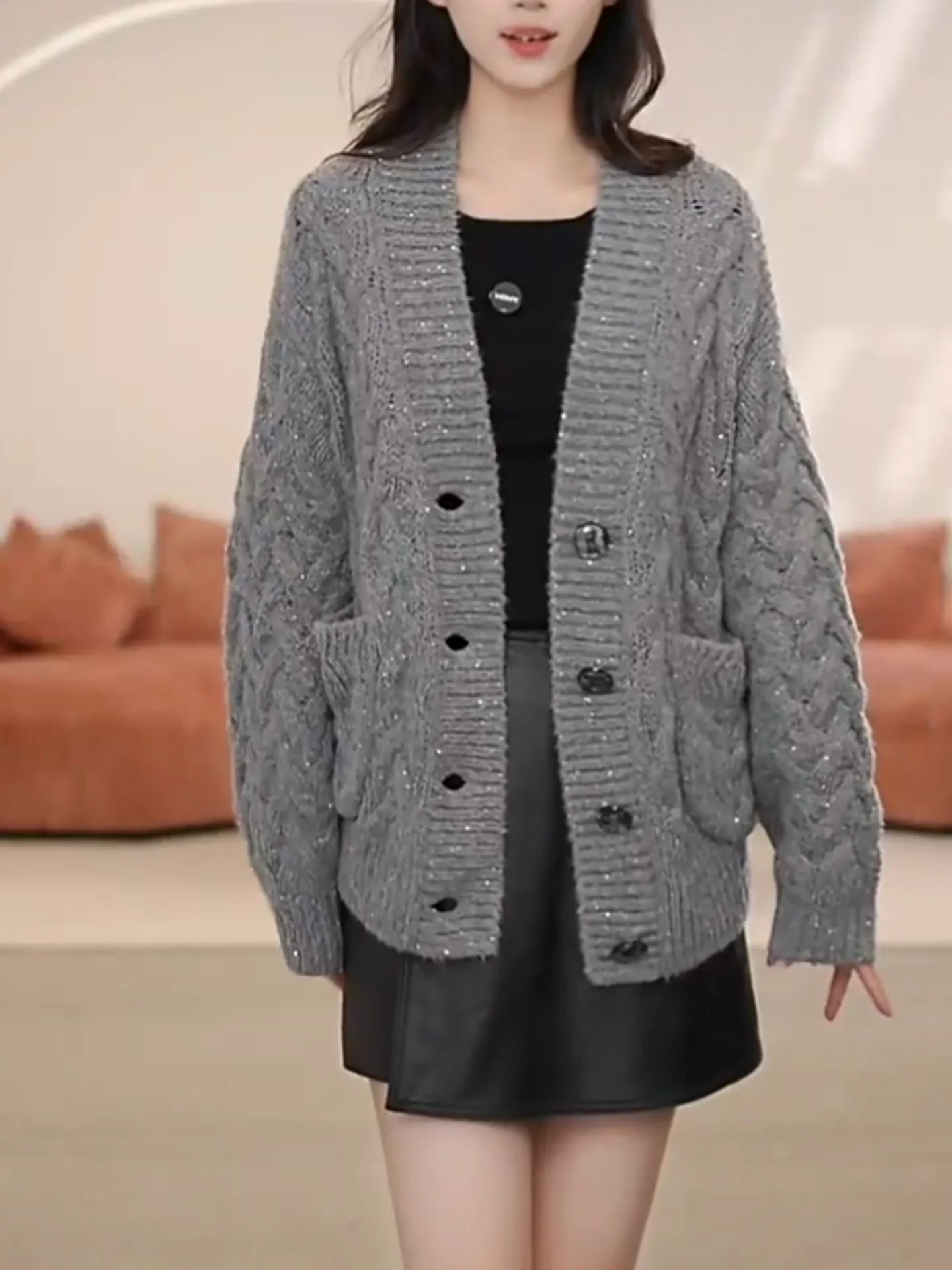 Свободный вязаный кардиган большого размера для женщин, модный, в студенческом стиле, осенне-зимняя новинка, корейский стиль
Свободный вязаный кардиган большого размера для женщин, модный, в студенческом стиле, осенне-зимняя новинка, корейский стиль
