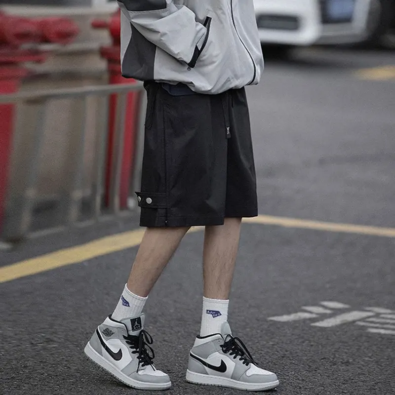 American Retro Men's Fashion Shorts with Button Closure Casual Technical Design Summer Attire Stylish Durable Outdoor Activities
American Retro Men's Fashion Shorts with Button Closure Casual Technical Design Summer Attire Stylish Durable Outdoor Activities