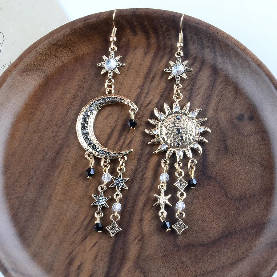 DIY accessories European and American cross-border new retro exaggerated moon sun star earrings trendy long fringed ear jewelry
DIY accessories European and American cross-border new retro exaggerated moon sun star earrings trendy long fringed ear jewelry