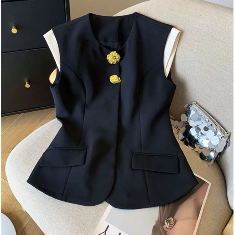 Personalized Streetwear 2025 Summer New French Style Vest Women Fashion Sleeveless Slim Panelled Coat Korea Jacker Female
Personalized Streetwear 2025 Summer New French Style Vest Women Fashion Sleeveless Slim Panelled Coat Korea Jacker Female