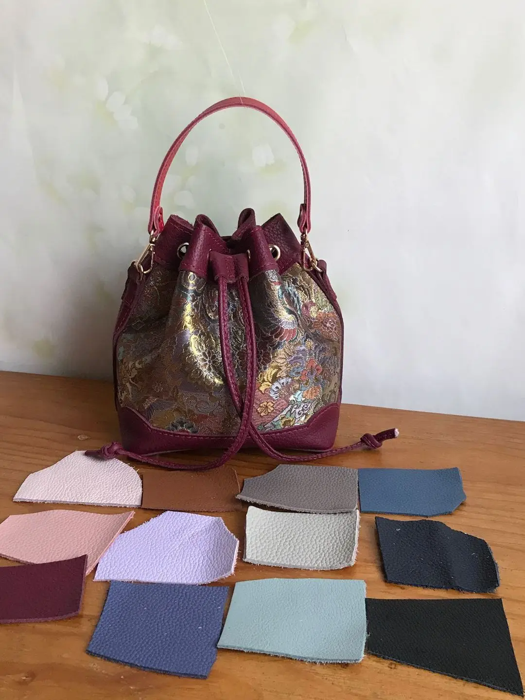 Handmade Leather Bucket Bag Eyelets Material Kit Lychee Pattern New Chinese Style DIY Sewing Crafts Handbag Making Kit
Handmade Leather Bucket Bag Eyelets Material Kit Lychee Pattern New Chinese Style DIY Sewing Crafts Handbag Making Kit