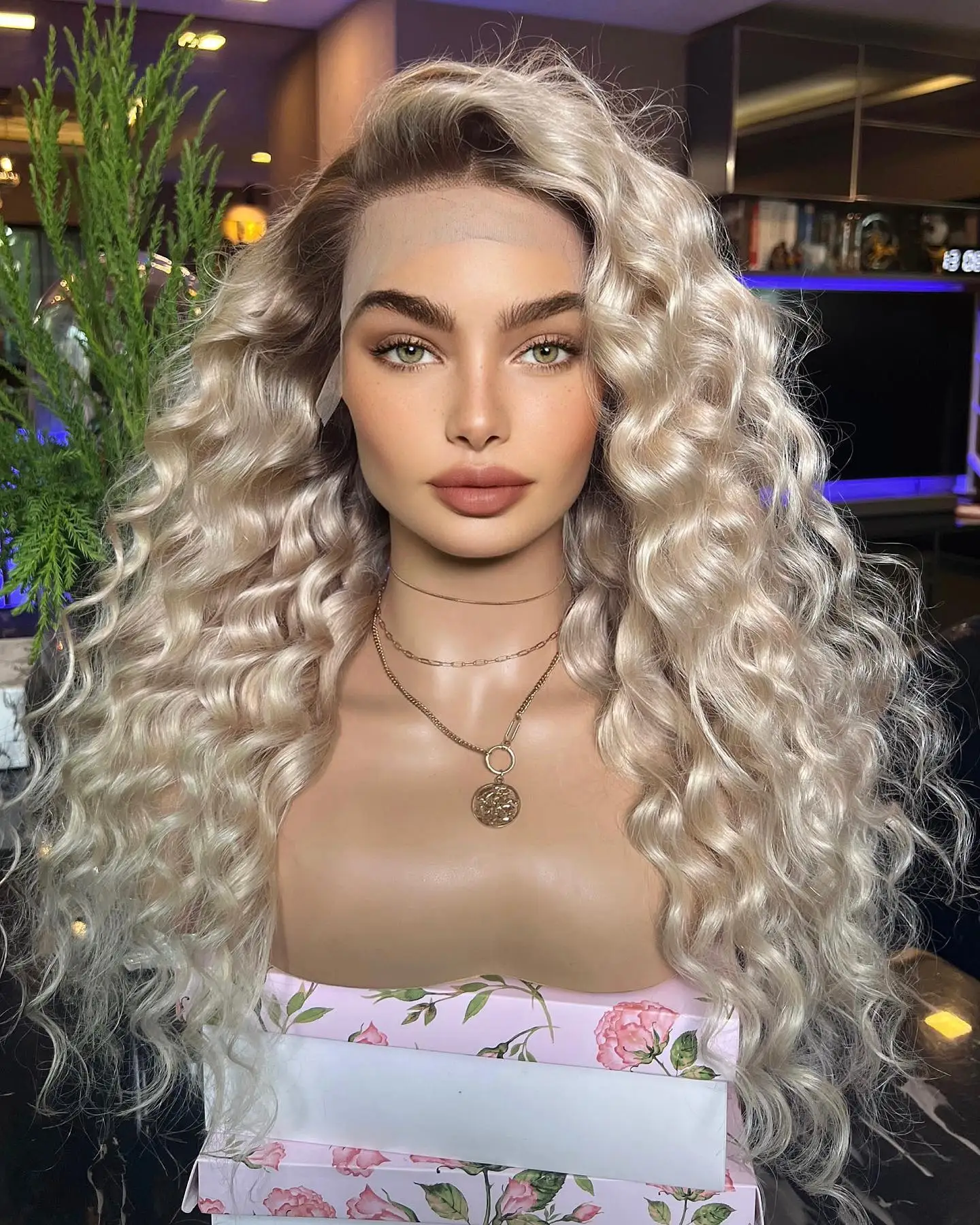 Deep wave Glueless Dark Roots Platinum Blonde Wig Synthetic Lace Front wig Soft Curly Wavy For Women Daily Cosplay Use
Deep wave Glueless Dark Roots Platinum Blonde Wig Synthetic Lace Front wig Soft Curly Wavy For Women Daily Cosplay Use