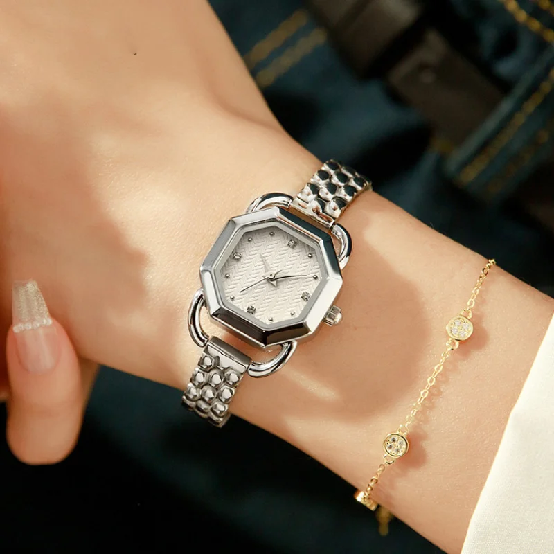 New Retro Bracelet Watch Woman Mini Fashion Women Watch Luxury Brand Watch for Women Girlfriend Gift
New Retro Bracelet Watch Woman Mini Fashion Women Watch Luxury Brand Watch for Women Girlfriend Gift