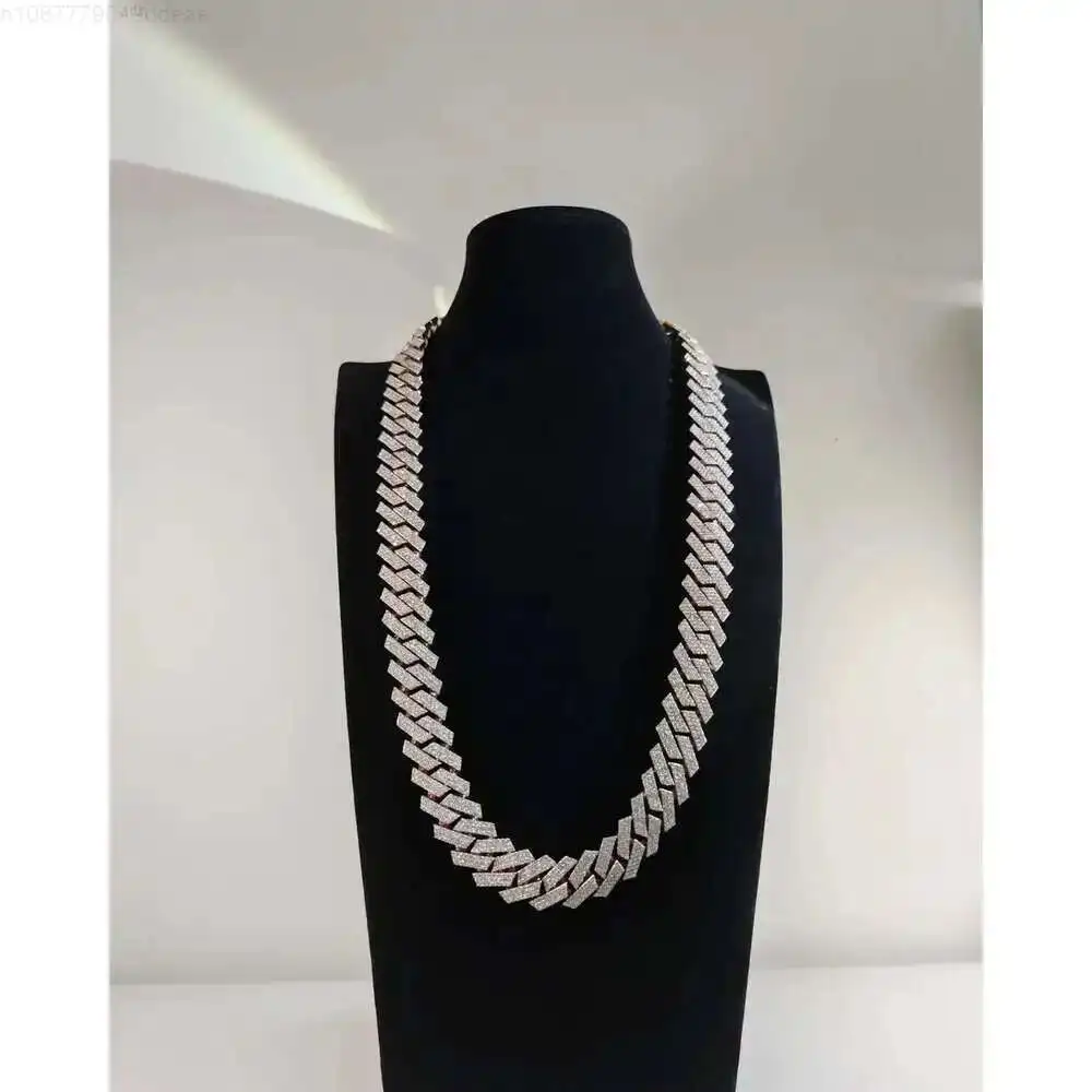 Rose Gold Hip Hop Jewelry Sparkling Round Cut Diamond Heavy Cuban Link Chain Necklace for Rappers
Rose Gold Hip Hop Jewelry Sparkling Round Cut Diamond Heavy Cuban Link Chain Necklace for Rappers