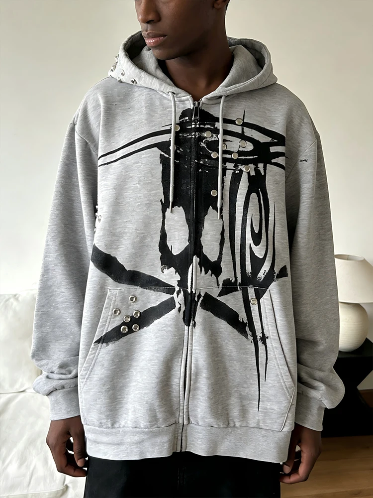 Autumn and winter trend new American street fashion ins style metal decorative zipper hooded sweater unisex personality.
Autumn and winter trend new American street fashion ins style metal decorative zipper hooded sweater unisex personality.