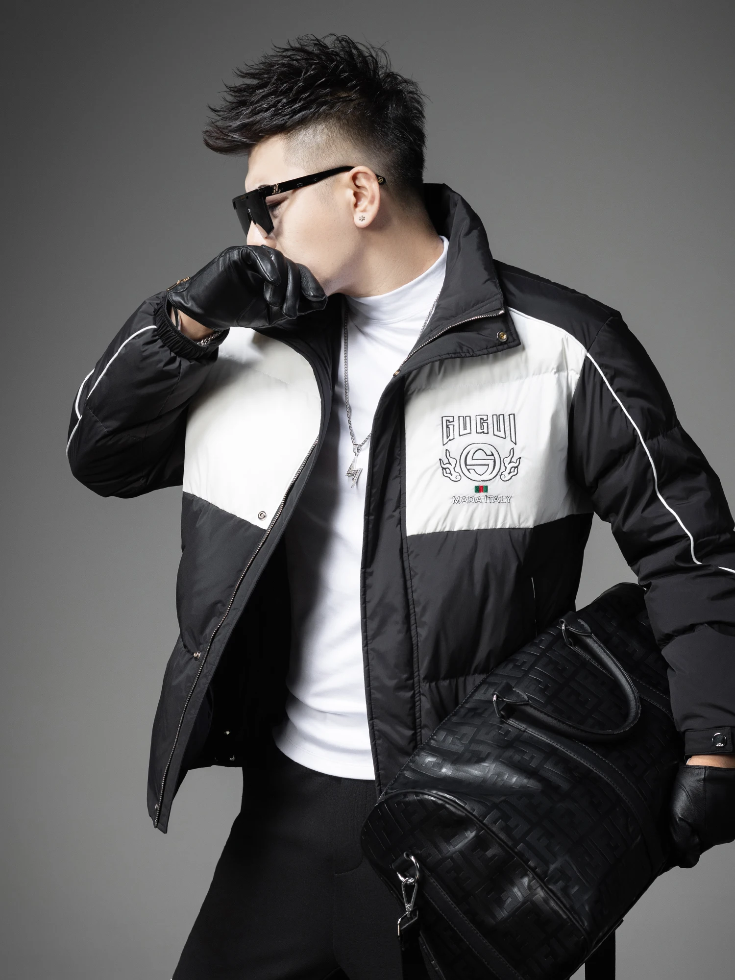 Мужская зимняя пуховая куртка 2026 года с вышивкой и пэчворком, высококачественная, белая, с воротником-стойкой, утепленная, морозостойкая
Мужская зимняя пуховая куртка 2026 года с вышивкой и пэчворком, высококачественная, белая, с воротником-стойкой, утепленная, морозостойкая