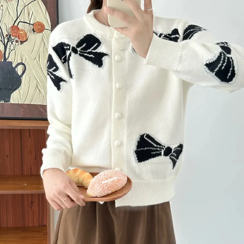 Fashion Jacquard Knitted Cardigan Women 2025 Autumn Winter O Neck Single Breasted Sweater Coat Sweet Casual Crop Tops
Fashion Jacquard Knitted Cardigan Women 2025 Autumn Winter O Neck Single Breasted Sweater Coat Sweet Casual Crop Tops