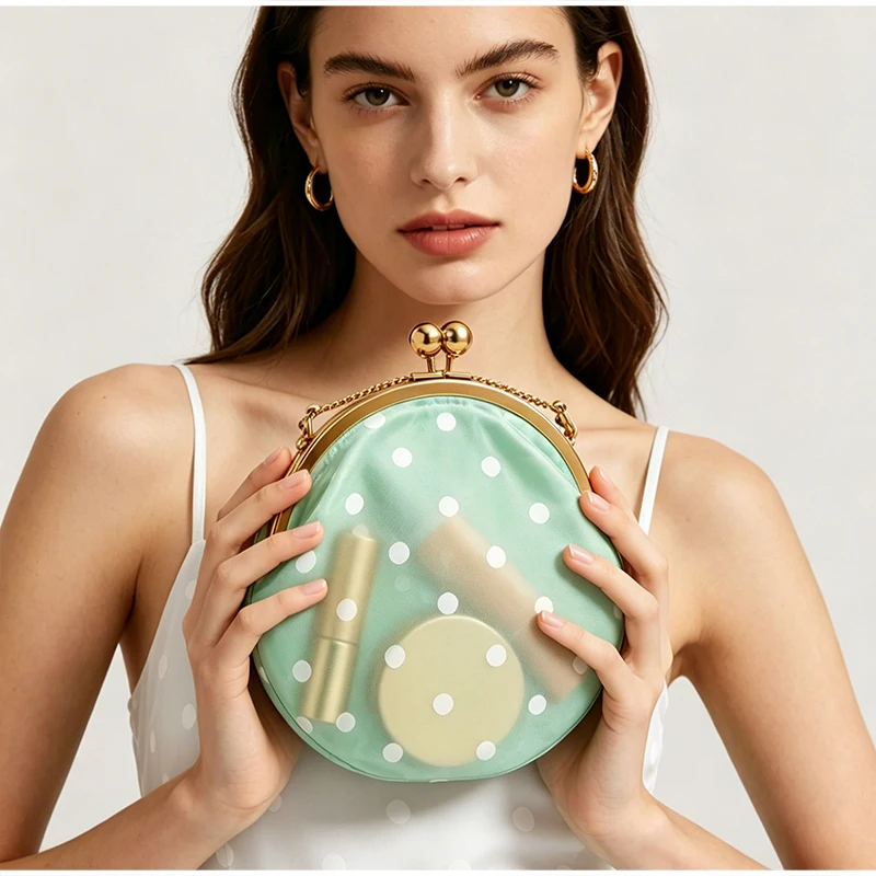Korean Transparent Dot Shoulder Bag New Large Capacity Sweet Cute Jelly Bag Summer Beach Leisure Resort Women's Chain Clip Bag
Korean Transparent Dot Shoulder Bag New Large Capacity Sweet Cute Jelly Bag Summer Beach Leisure Resort Women's Chain Clip Bag