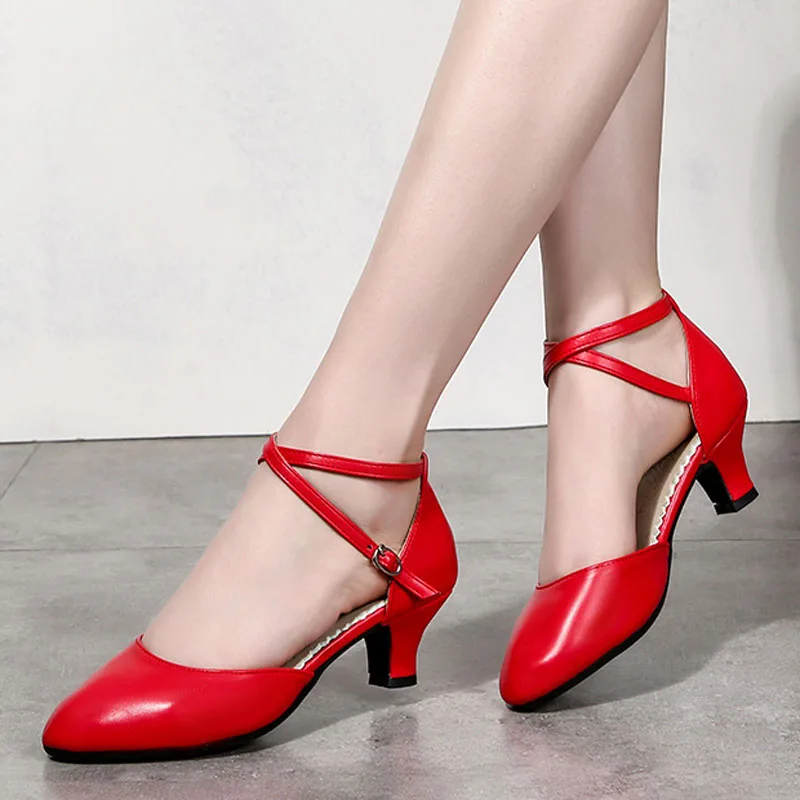 Весна-лето 2024, новая женская танцевальная обувь из натуральной кожи, обувь для квадратных танцев, обувь для латинских танцев, сандалии, танцевальная обувь, трансграничная
Весна-лето 2024, новая женская танцевальная обувь из натуральной кожи, обувь для квадратных танцев, обувь для латинских танцев, сандалии, танцевальная обувь, трансграничная