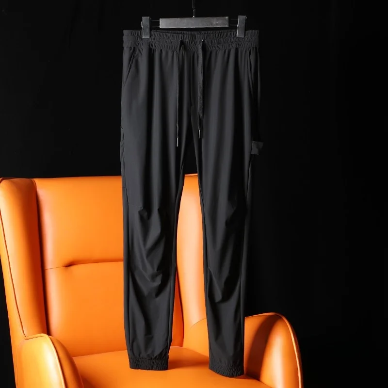 Мужские повседневные брюки с манжетами, тонкие, эластичные, быстросохнущие, с охлаждающим эффектом, прямого кроя, модные, длиной 7/8
Мужские повседневные брюки с манжетами, тонкие, эластичные, быстросохнущие, с охлаждающим эффектом, прямого кроя, модные, длиной 7/8