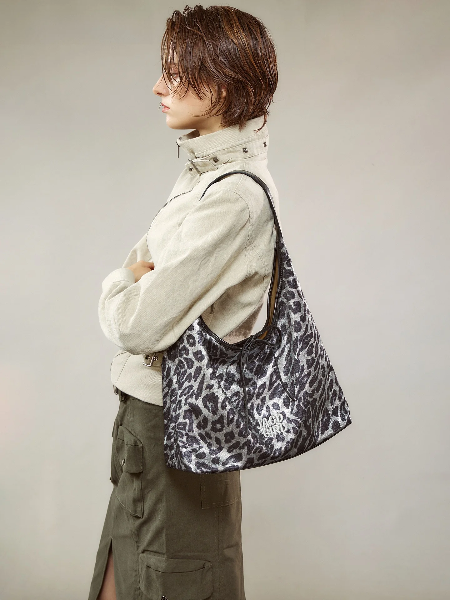 JACD Lazy Loose Leopard Print Tote Bag Women's Large Capacity Commuter Bag Underarm Bag Casual Simple Style Summer Bag
JACD Lazy Loose Leopard Print Tote Bag Women's Large Capacity Commuter Bag Underarm Bag Casual Simple Style Summer Bag