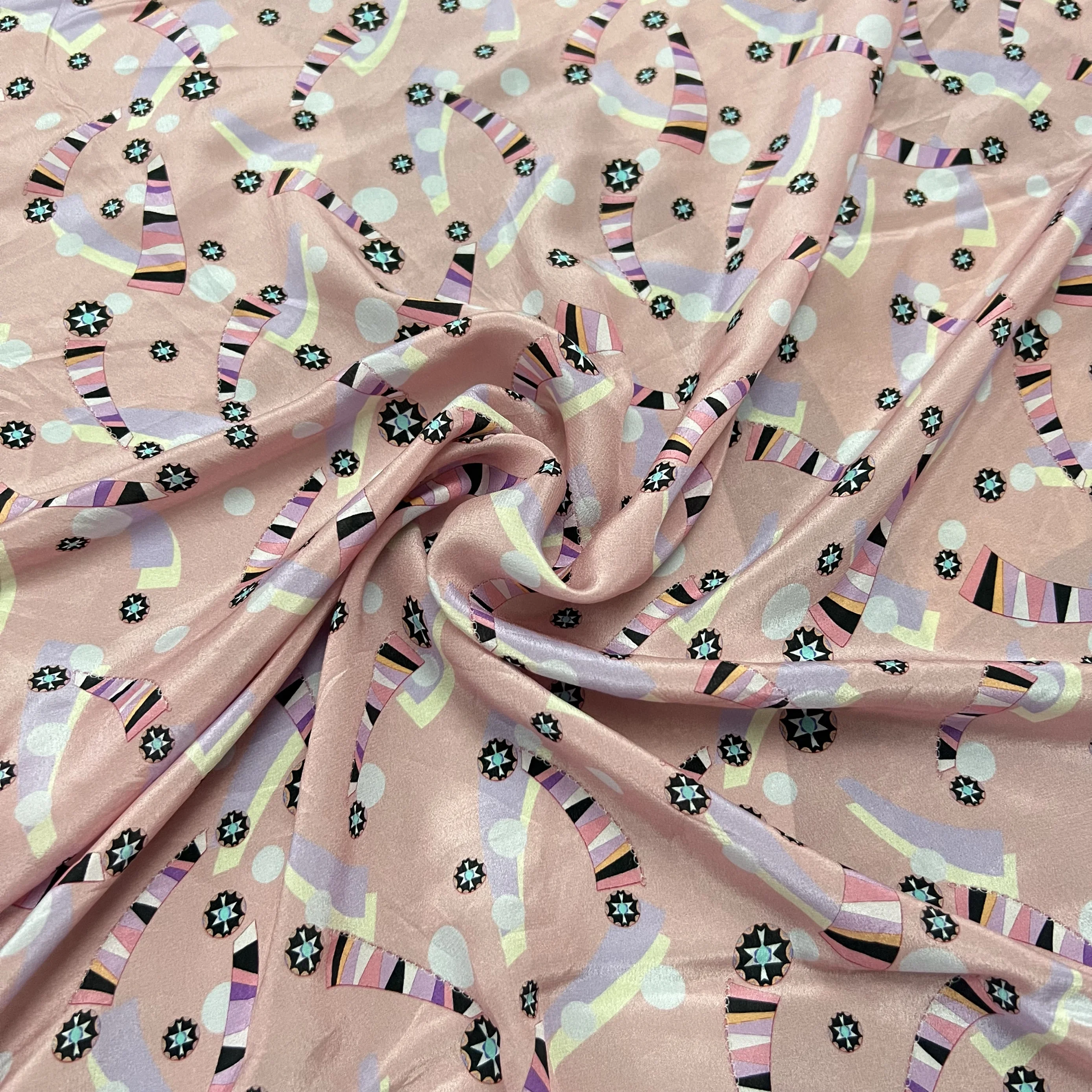 1 meter 100% Mulberry Silk 15 momme Crepe Silk Fabric Pink Color with Colorful Printed 138cm 54" wide by the yard XX261
1 meter 100% Mulberry Silk 15 momme Crepe Silk Fabric Pink Color with Colorful Printed 138cm 54" wide by the yard XX261