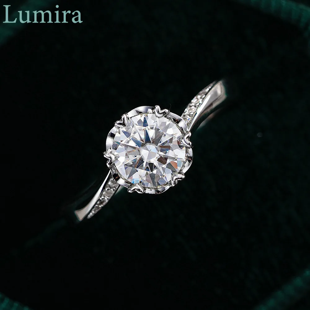 Lumira Sparkling Twisted Arm Snowflake Platinum PT950 Ring with Six-Prong Crown Setting 1 Carat Moissanite for Women's Jewelry
Lumira Sparkling Twisted Arm Snowflake Platinum PT950 Ring with Six-Prong Crown Setting 1 Carat Moissanite for Women's Jewelry
