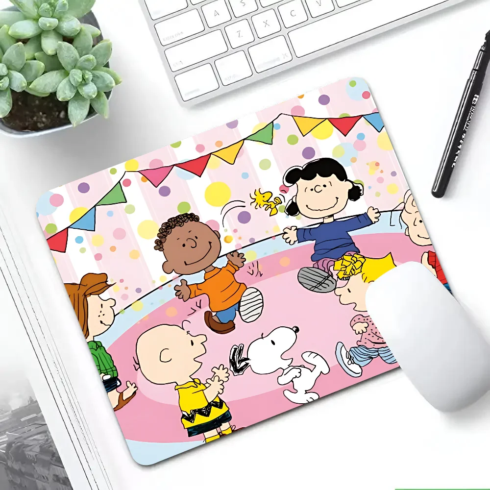 S-Snoopy Cartoon Cute Mousepad Table Mat Gamer Mousemats Office Mouse Mat Rubber Anti Slip Big Keyboard Mats For Computer
S-Snoopy Cartoon Cute Mousepad Table Mat Gamer Mousemats Office Mouse Mat Rubber Anti Slip Big Keyboard Mats For Computer