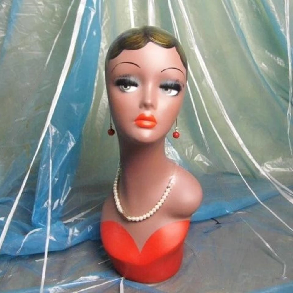 Женский манекен голова с макияжем красные и черные парики винтажная модель аксессуар, шляпа серьги очки ожерелье дисплей
Женский манекен голова с макияжем красные и черные парики винтажная модель аксессуар, шляпа серьги очки ожерелье дисплей