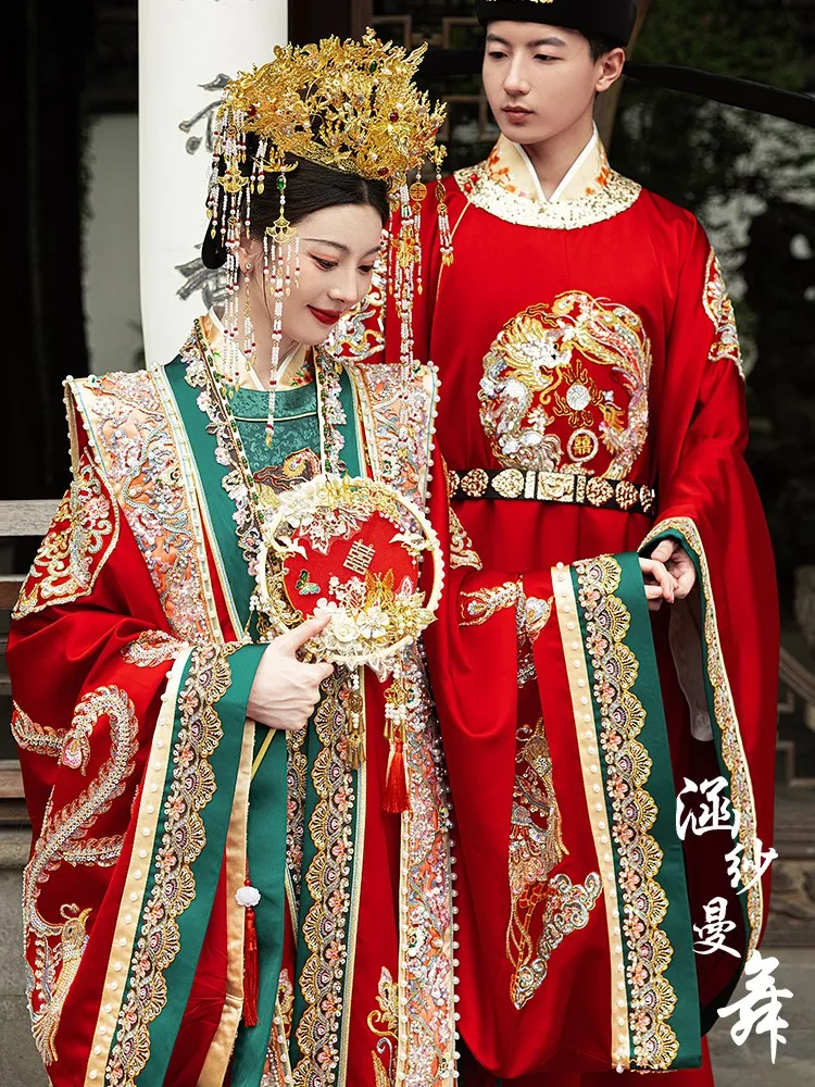 New Hanfu wedding attire a complete set of traditional Chinese dresses and gowns with phoenix crown red veil
New Hanfu wedding attire a complete set of traditional Chinese dresses and gowns with phoenix crown red veil