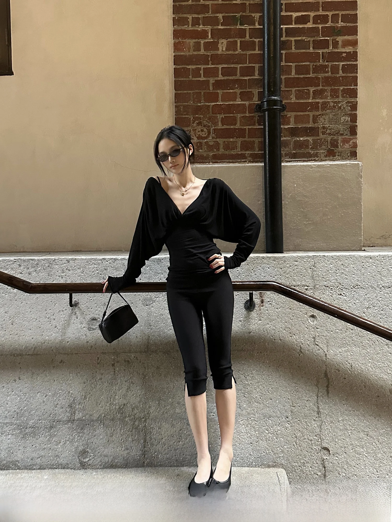 Rovente Black Deep V-neck Long Sleeve Slim Fit T-shirt Spicy Girl Shirt Casual Style Spring Fashion Ladies' Top
Rovente Black Deep V-neck Long Sleeve Slim Fit T-shirt Spicy Girl Shirt Casual Style Spring Fashion Ladies' Top