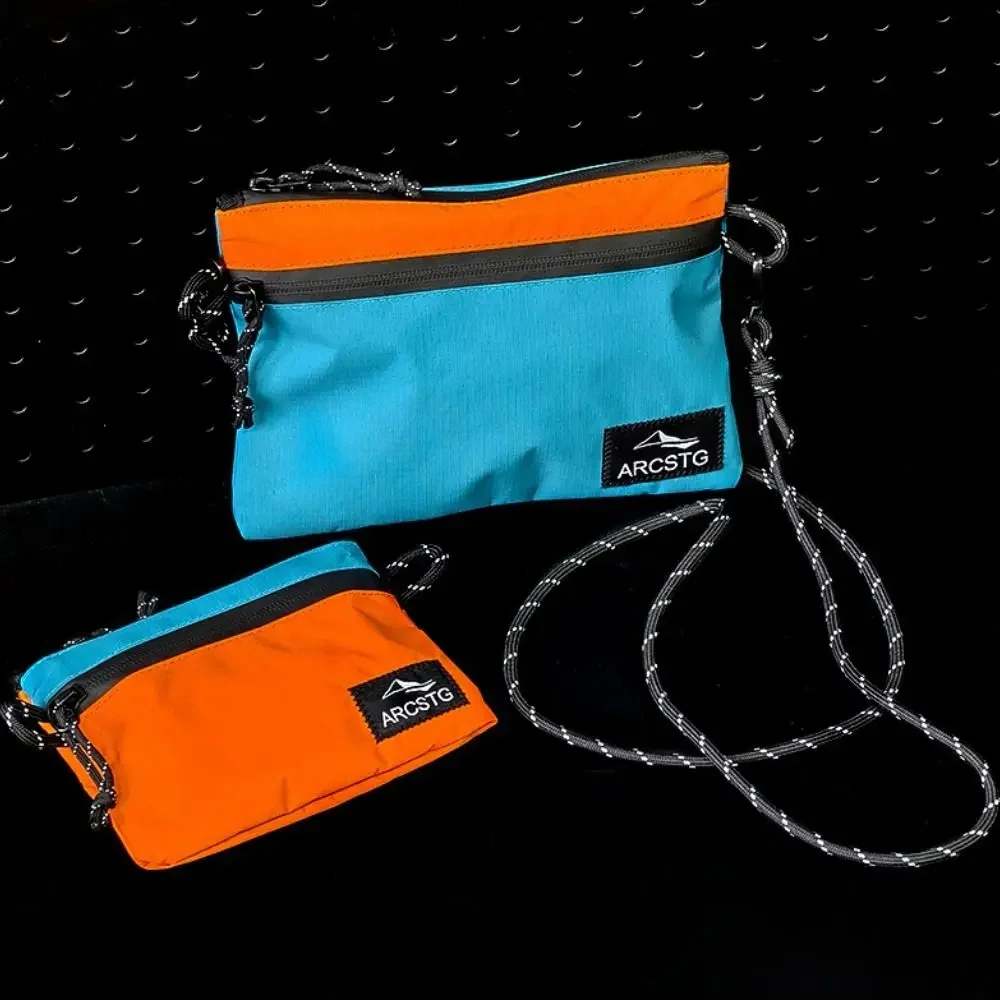 Портативная сумка на молнии 15*11 см, универсальная спортивная сумка на плечо для пар, повседневная легкая водонепроницаемая сумка
Портативная сумка на молнии 15*11 см, универсальная спортивная сумка на плечо для пар, повседневная легкая водонепроницаемая сумка