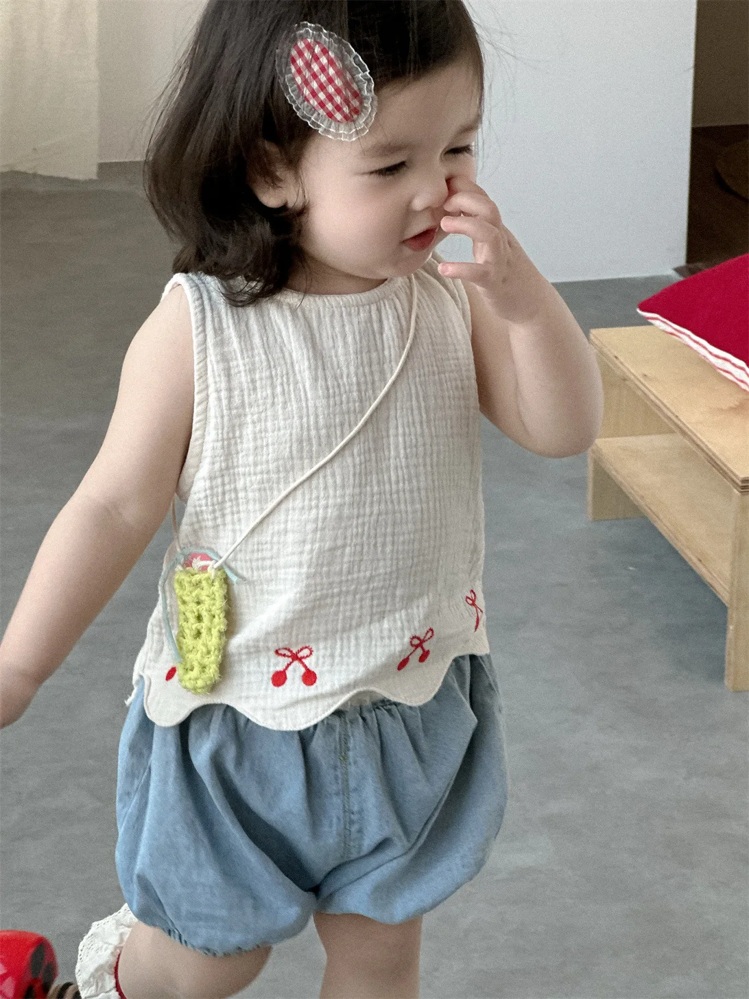 2025 Summer New Baby Sleeveless T Shirts Thin Baby Girls Sweet Bow Embroidery Vest Infant Solid Tops Toddler Cotton Clothes
2025 Summer New Baby Sleeveless T Shirts Thin Baby Girls Sweet Bow Embroidery Vest Infant Solid Tops Toddler Cotton Clothes