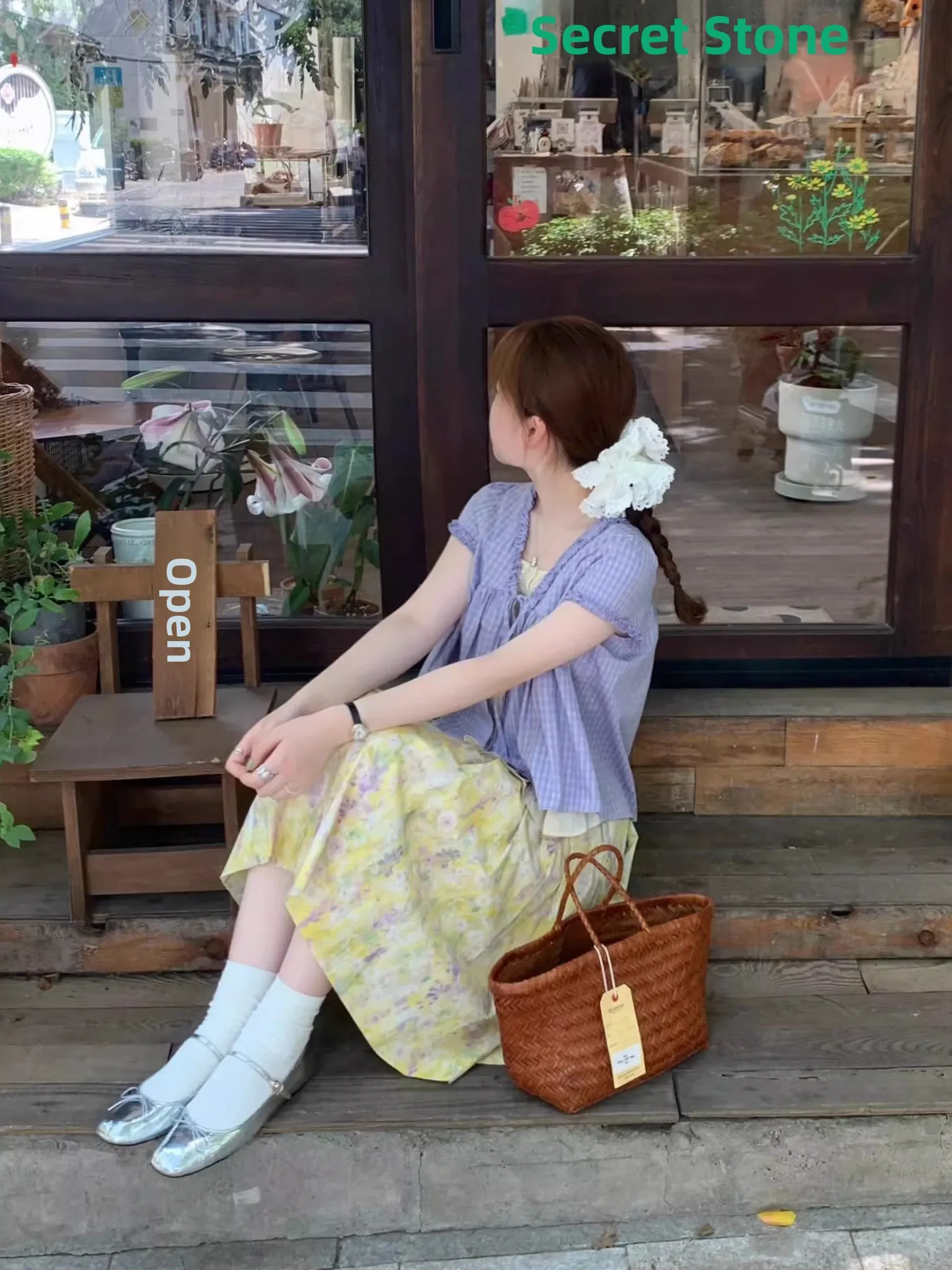 Stunning Korean Style Short Sleeve Shirt And Floral Skirt Two Piece Set Women's Fashion Outfit V Neck Button Closure Polyester
Stunning Korean Style Short Sleeve Shirt And Floral Skirt Two Piece Set Women's Fashion Outfit V Neck Button Closure Polyester
